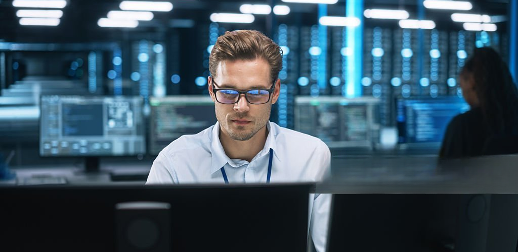 Learn how IT infrastructure works inside a company and why it is the best starting point for students joining an IT infrastructure course in Dubai.