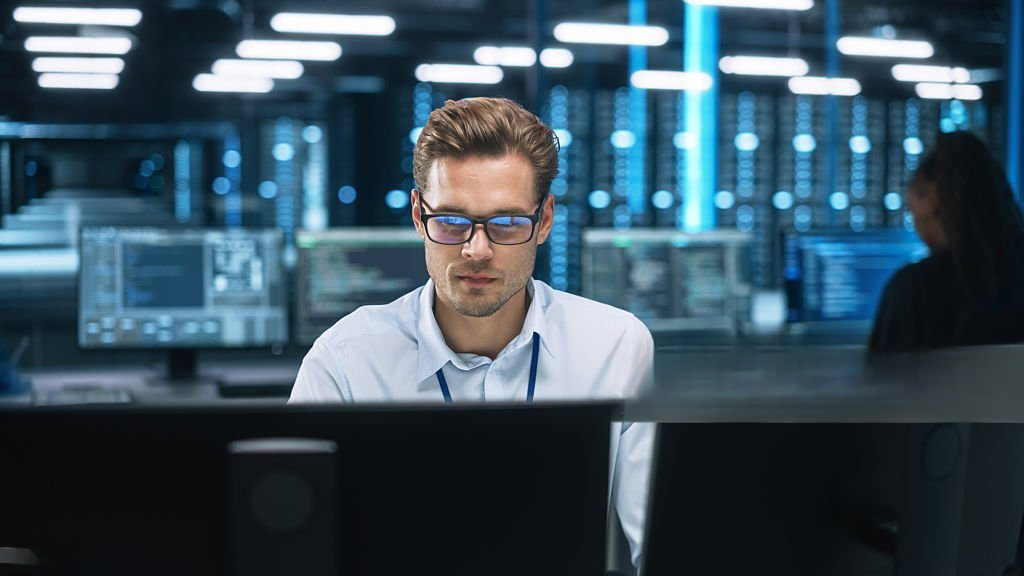 Learn how IT infrastructure works inside a company and why it is the best starting point for students joining an IT infrastructure course in Dubai.